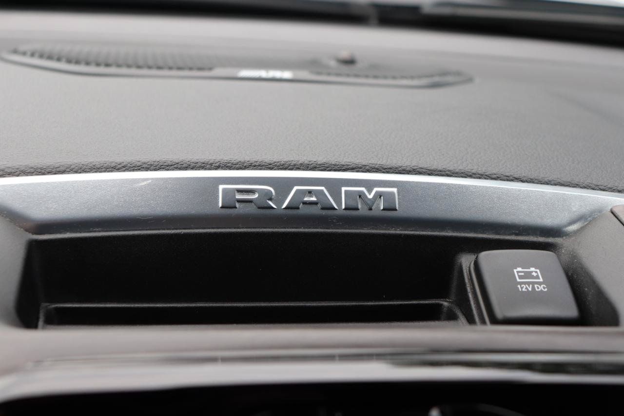 Used 2025 RAM 1500 Laramie AWD/4WD image 32