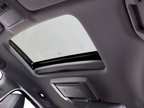 Used 2024 Honda Odyssey Touring image 36