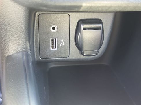 Used 2020 Nissan Versa SR FWD image 29