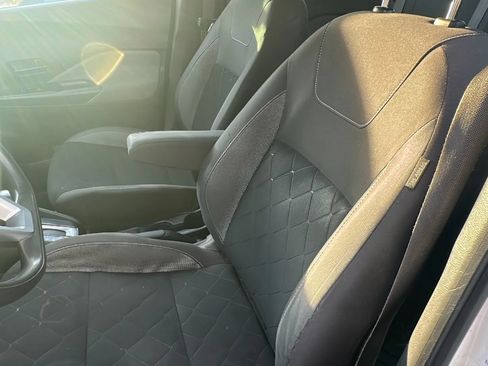 Used 2020 Nissan Kicks S FWD image 5