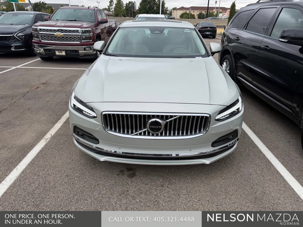 Used 2022 Volvo S90 B6 Inscription w/ Advanced Package AWD/4WD image 2