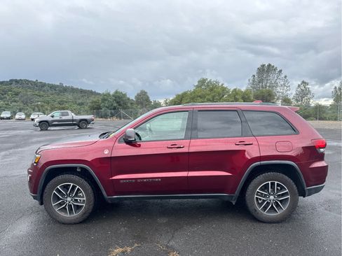 Used 2018 Jeep Grand Cherokee Trailhawk w/ Trailhawk Luxury Group AWD/4WD image 8