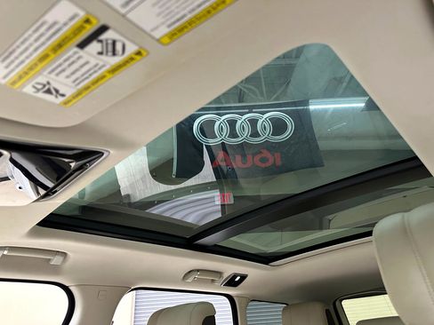 Used 2019 Land Rover Range Rover image 27