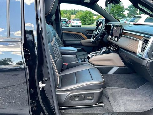Used 2025 GMC Canyon Denali AWD/4WD image 10