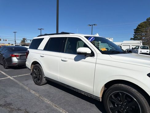 Used 2023 Ford Expedition Limited image 7