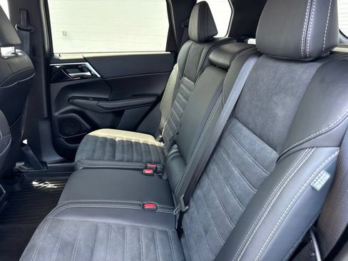 Used 2024 Mitsubishi Outlander SE Black Edition AWD/4WD image 14