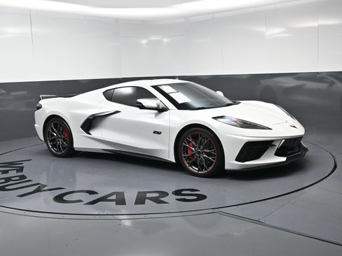 Used 2023 Chevrolet Corvette Stingray Premium Cpe w/ Z51 Performance Package RWD image 2