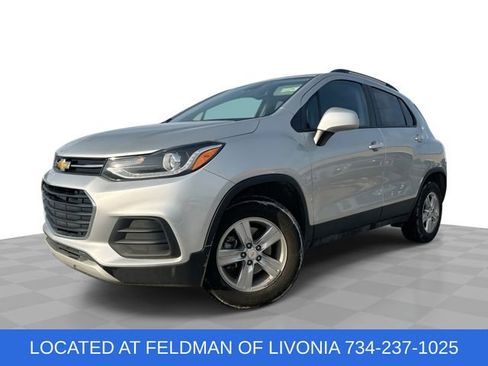 Used 2022 Chevrolet Trax LT w/ LT Convenience Package image 1