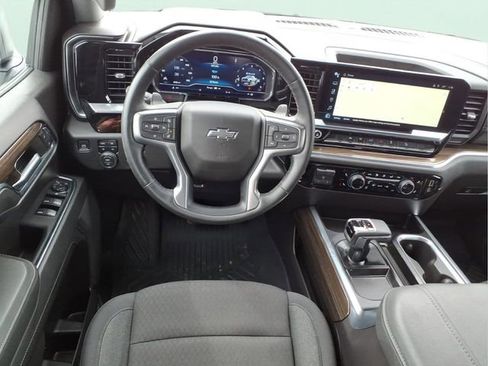 Used 2024 Chevrolet Silverado 1500 LT Trail Boss AWD/4WD image 18