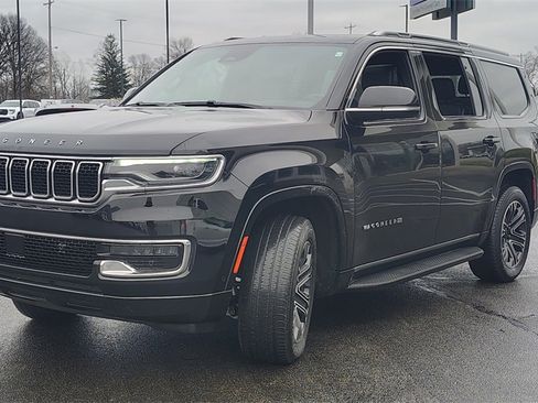 Used 2023 Jeep Wagoneer 4WD w/ Premium Group I image 6