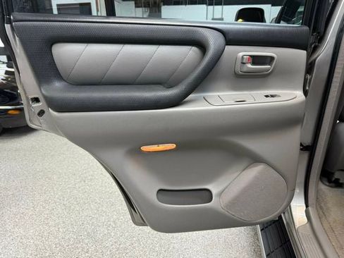 Used 2006 Toyota Land Cruiser AWD/4WD image 21