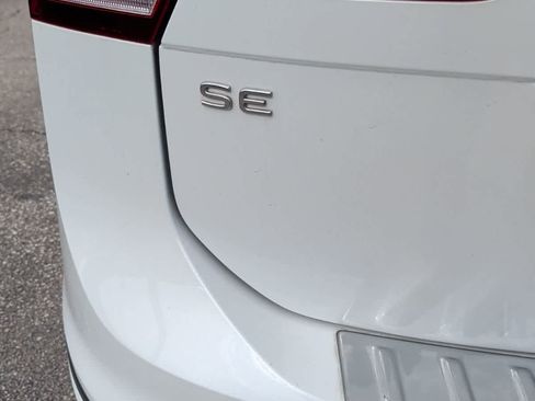 Used 2023 Volkswagen Tiguan SE R-Line image 5