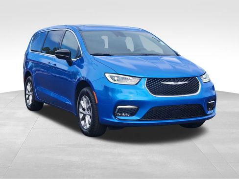 New 2026 Chrysler Pacifica Limited AWD/4WD image 3