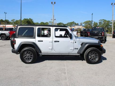 Used 2024 Jeep Wrangler Sport S image 12