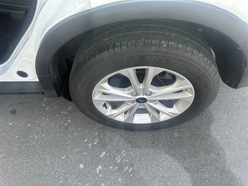 Used 2017 Ford Escape SE image 10