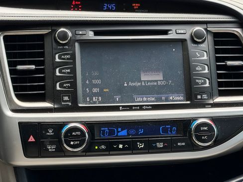 Used 2019 Toyota Highlander Limited Platinum AWD/4WD image 32
