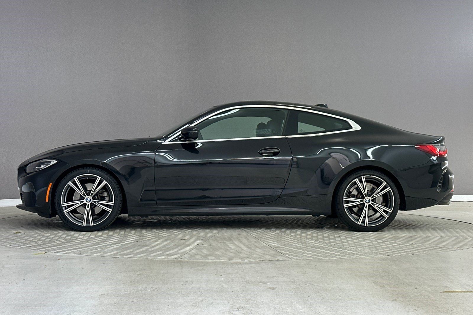 Used 2022 BMW 430i Coupe w/ Convenience Package RWD image 2
