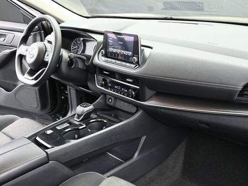 Used 2024 Nissan Rogue SV image 31