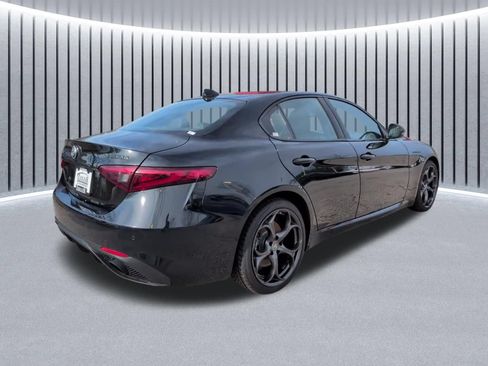 Used 2023 Alfa Romeo Giulia Estrema AWD/4WD image 8