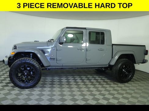 Used 2023 Jeep Gladiator Overland AWD/4WD image 5