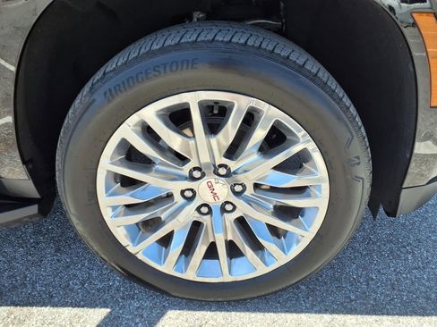 Used 2025 GMC Yukon XL Denali image 9