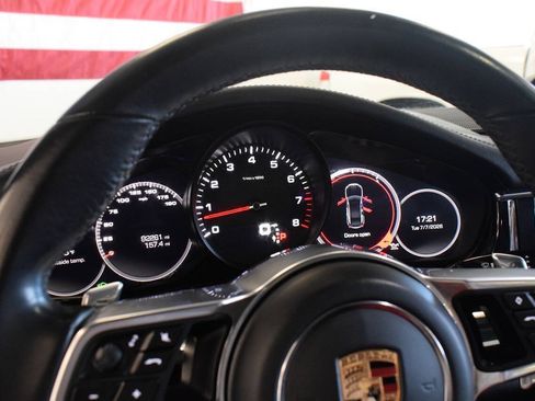 Used 2018 Porsche Panamera 4 AWD/4WD image 63