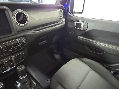Used 2019 Jeep Wrangler Unlimited Sahara w/ Uconnect 4C Nav & Sound Group AWD/4WD image 28