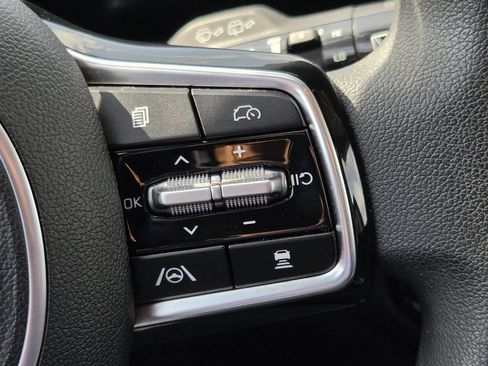 Used 2024 Kia Sorento LX FWD image 22