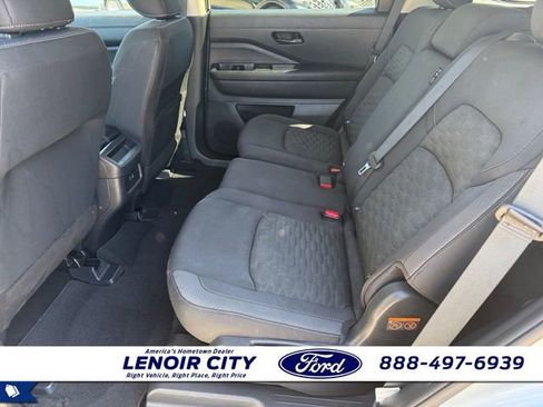 Used 2023 Nissan Pathfinder S AWD/4WD image 11