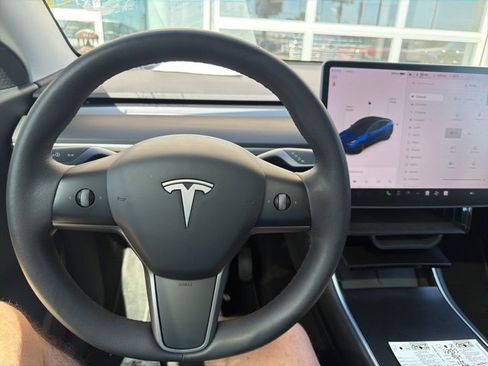 Used 2021 Tesla Model Y Long Range image 7