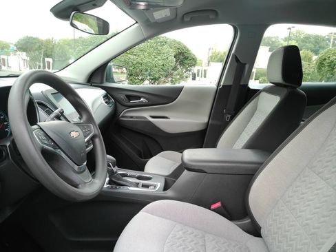 Used 2023 Chevrolet Equinox LS FWD image 10