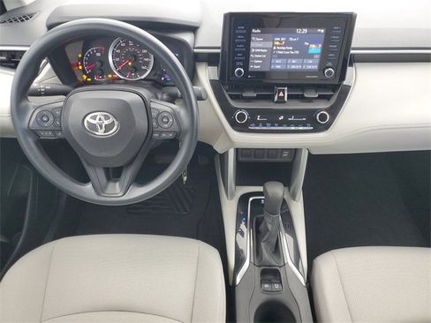 Used 2022 Toyota Corolla Cross L image 16