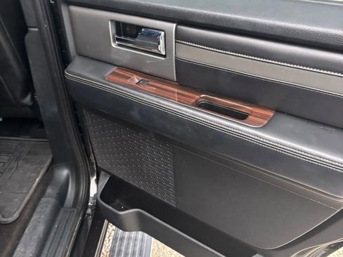 Used 2015 Ford Expedition Platinum image 21