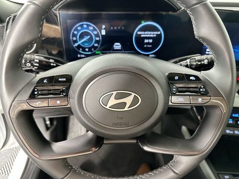 Used 2025 Hyundai Elantra Limited FWD image 22