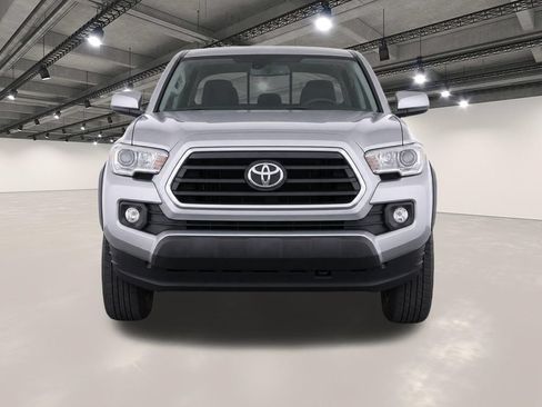 Used 2020 Toyota Tacoma SR5 RWD image 5