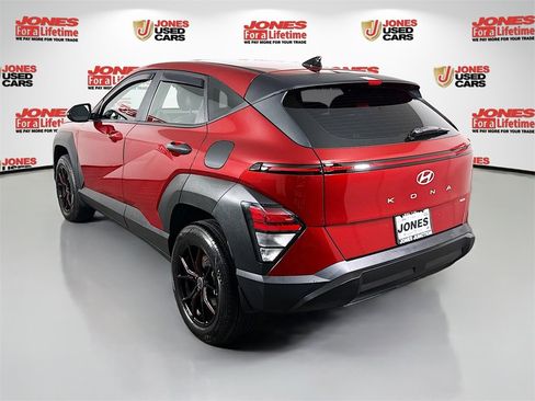 Certified 2025 Hyundai Kona SE image 2