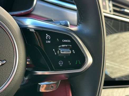 Used 2025 Jaguar F-PACE R-Dynamic S image 29