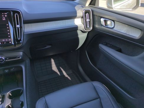 New 2025 Volvo XC40 B5 Core w/ Protection Package Premier image 16