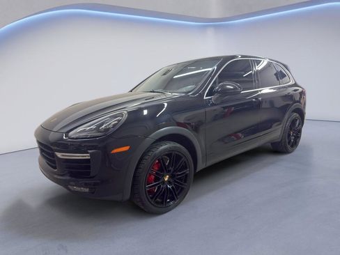Used 2015 Porsche Cayenne Turbo AWD/4WD image 3
