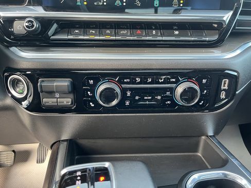 Used 2022 Chevrolet Silverado 1500 High Country w/ High Country Premium Package image 19