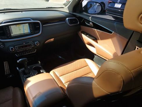 Used 2019 Kia Sorento SX image 25