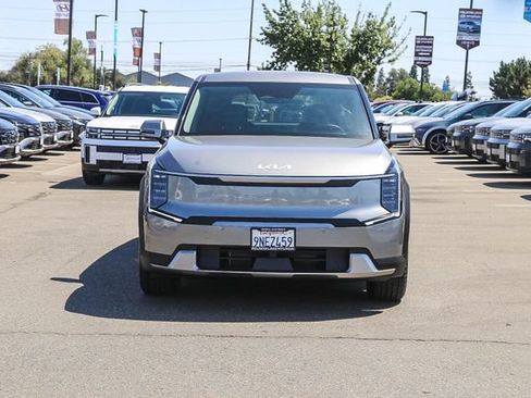 Used 2024 Kia EV9 Light Long Range RWD image 7