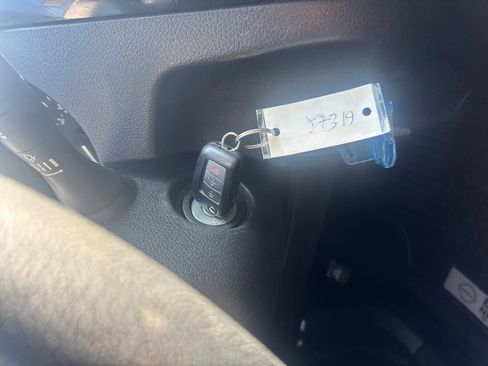 Used 2020 Nissan Rogue Sport S image 28