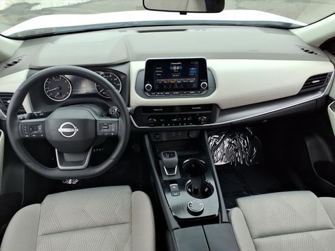 Certified 2025 Nissan Rogue SV image 21