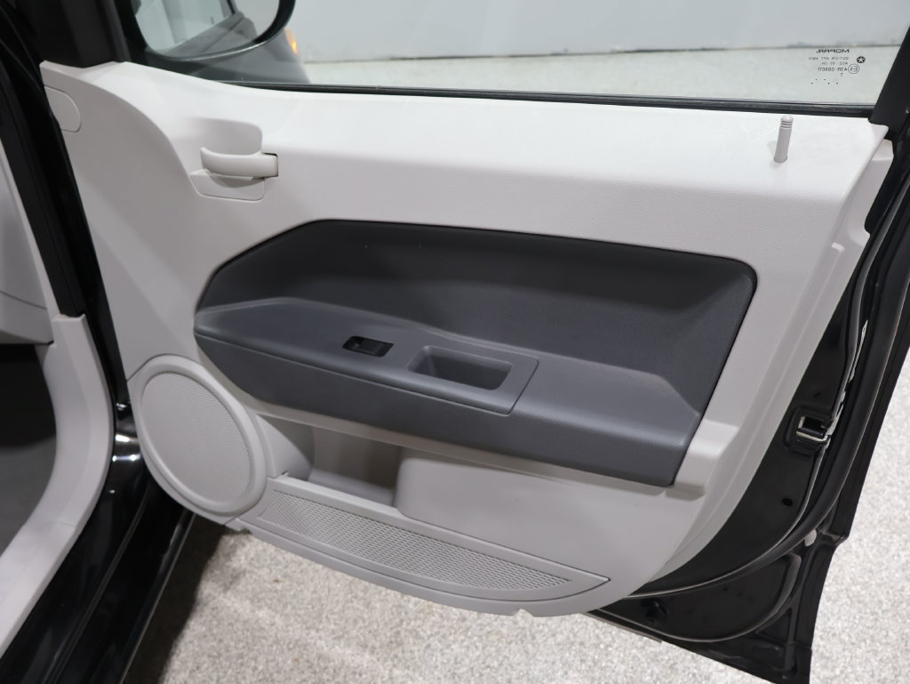 Used 2007 Dodge Caliber SXT FWD image 23