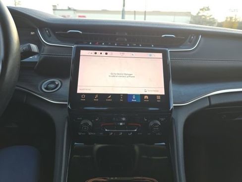 Used 2022 Jeep Grand Cherokee Limited image 18