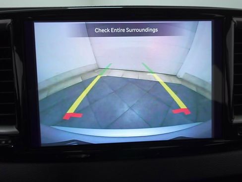 Used 2024 Chrysler Pacifica Touring-L image 18