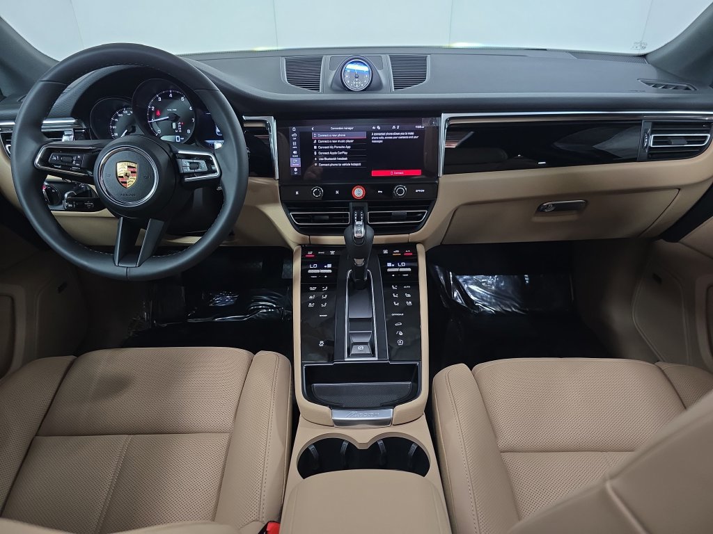 Certified 2026 Porsche Macan AWD/4WD image 13