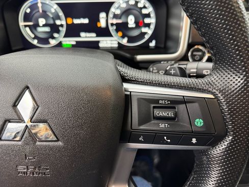 Used 2025 Mitsubishi Outlander SE image 35