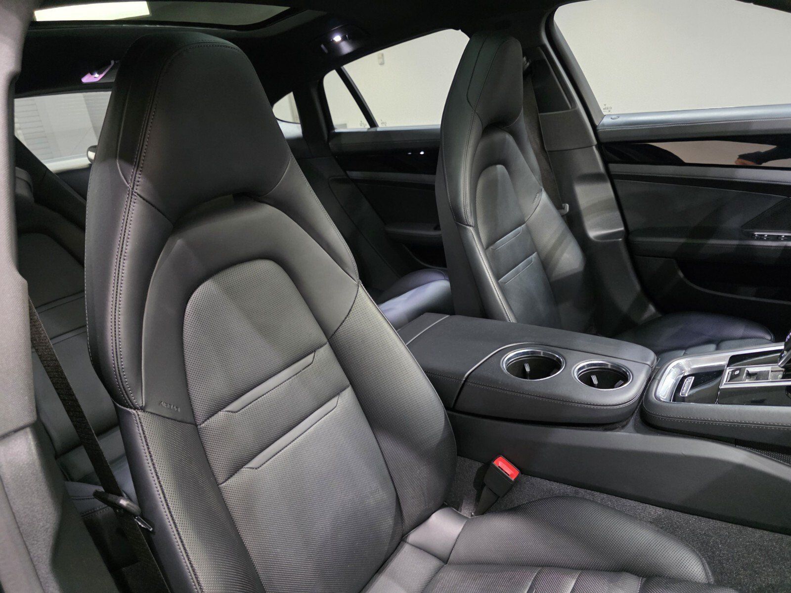 Used 2023 Porsche Panamera RWD image 23
